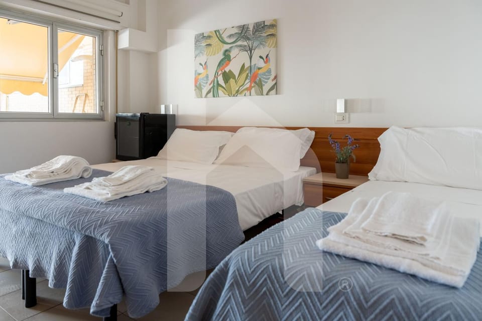 Bed, Decorative detail, Bedroom, towels