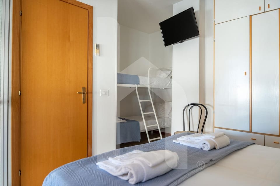 Bed, TV and multimedia, bunk bed, wardrobe