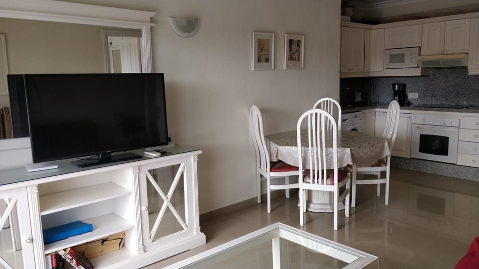 Communal lounge/ TV room, Kitchen or kitchenette, Living room, Dining area