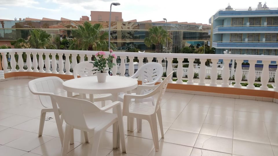 Balcony/Terrace, Street view, Quiet street view