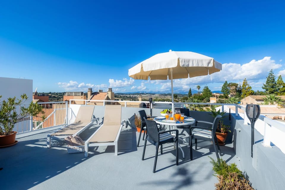 Property building, Balcony/Terrace, Living room