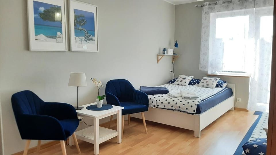 Photo of the whole room, Seating area, Bedroom