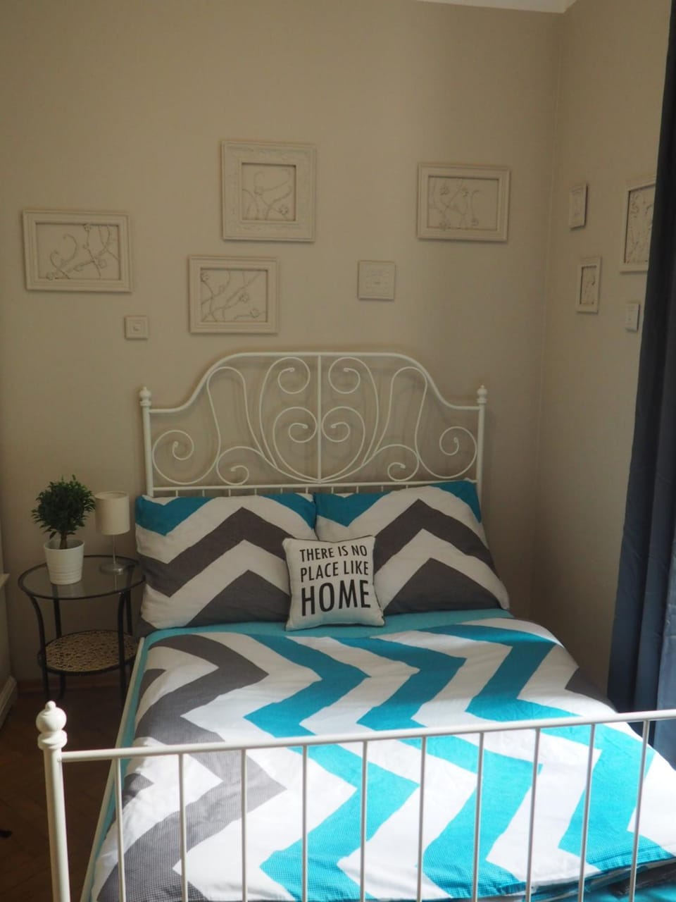 Bed, Photo of the whole room