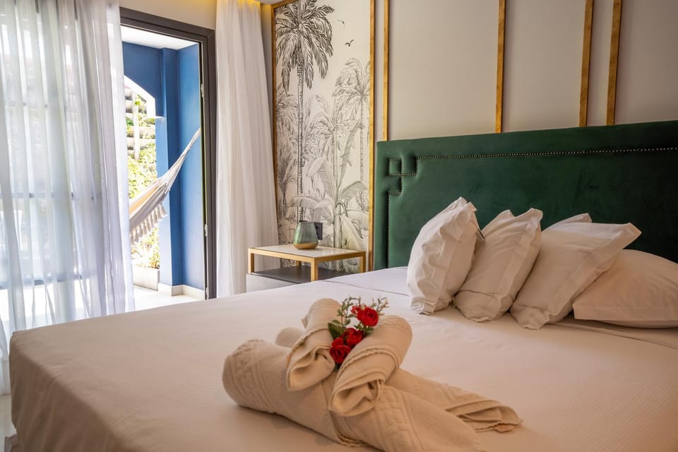Bed, Photo of the whole room, towels