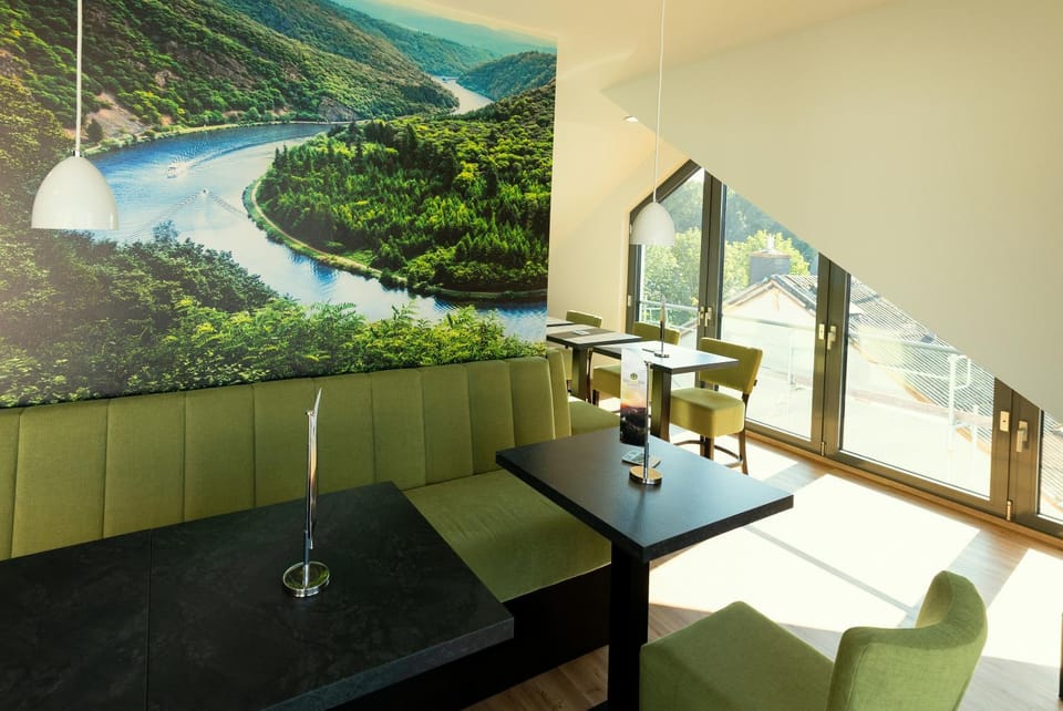 Lounge or bar, Internal: Not applicable to any particular room