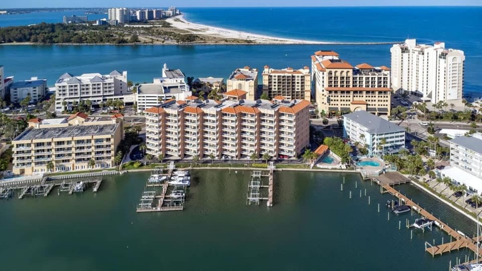 Waterfront Breeze Condo House in Clearwater Beach