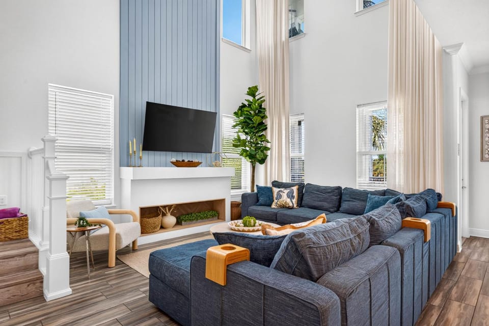 Tropical Treasure Beach Villa House in North Redington Beach