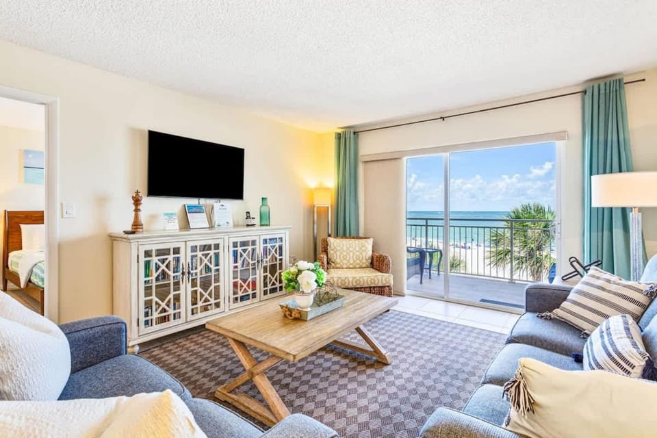 Beachfront Madeira Norte House in Madeira Beach