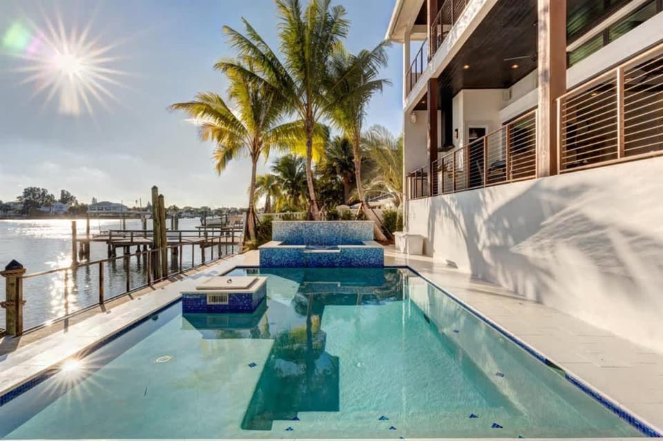 Bayside Paradise Mansion House in Indian Rocks Beach