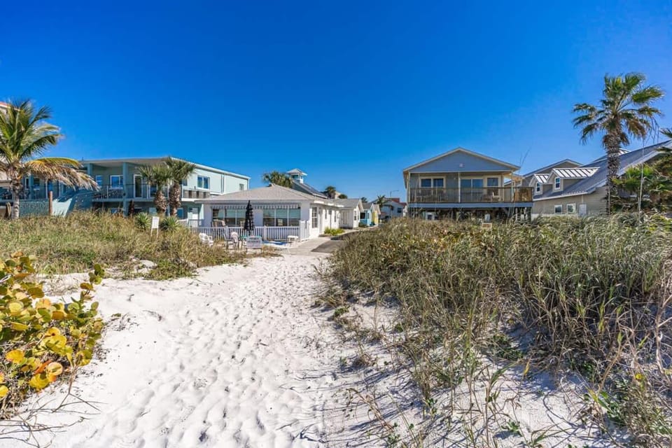 Canary Beach Cottage House in Indian Shores