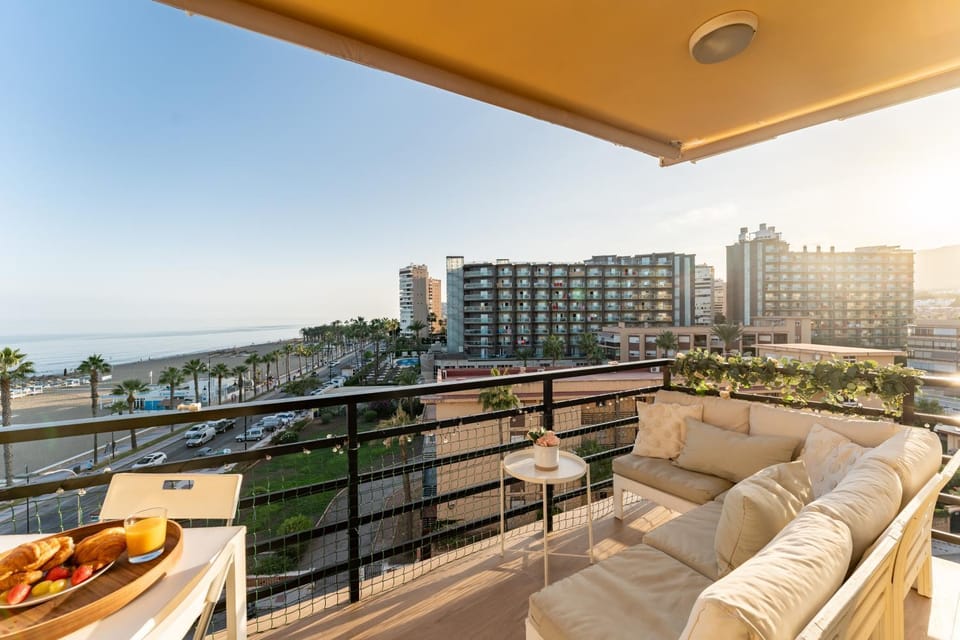 View (from property/room), Balcony/Terrace, City view, Sea view