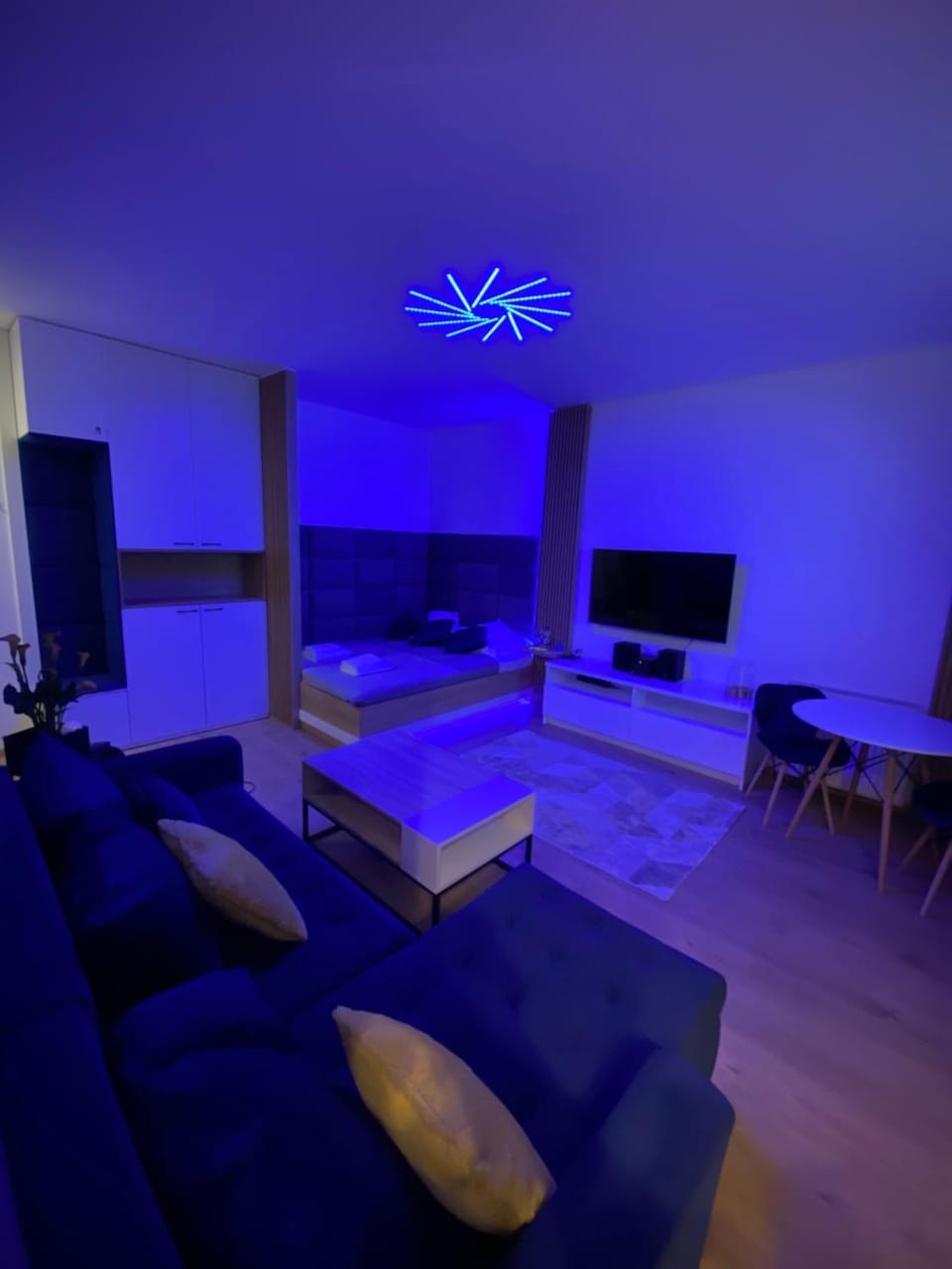 Nightclub / DJ