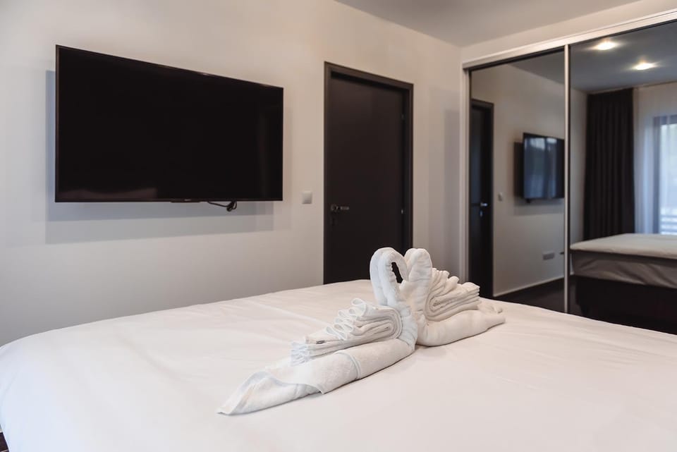 TV and multimedia, Photo of the whole room, Bedroom