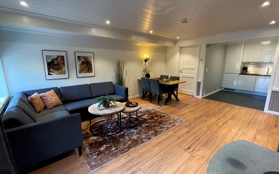 Kitchen or kitchenette, Living room, Seating area, Dining area
