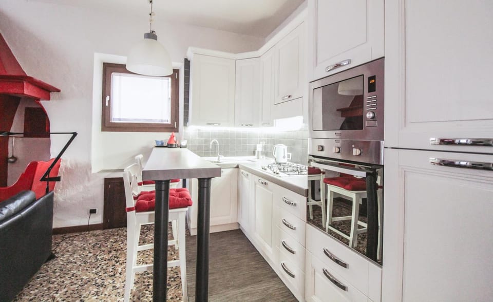Kitchen or kitchenette, Dining area, dishwasher, minibar, pet friendly, stove