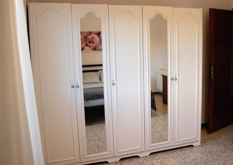 Bedroom, wardrobe