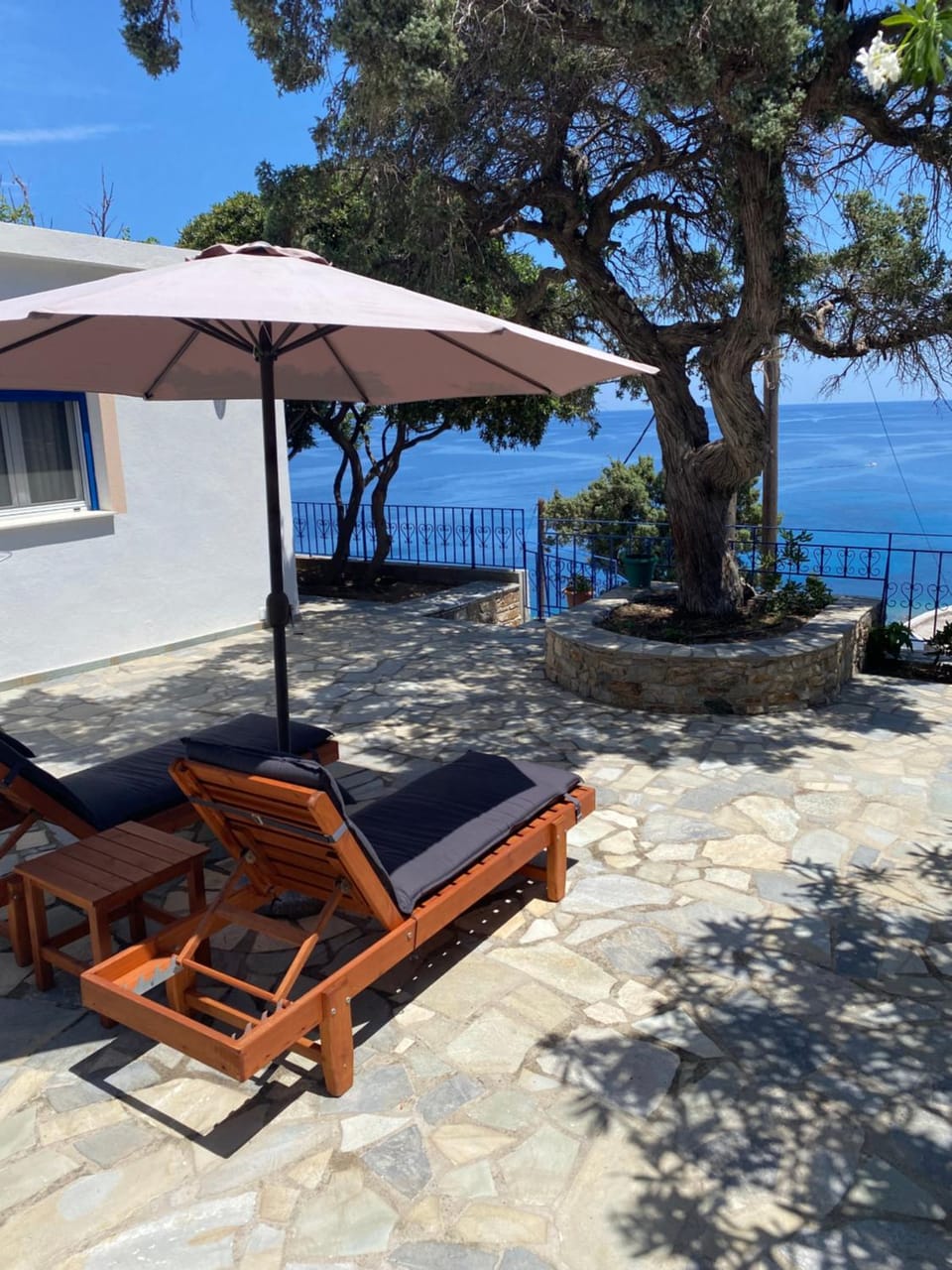 Πέτρινη αυλή, Αρμενιστης Ικαρια House in Icaria