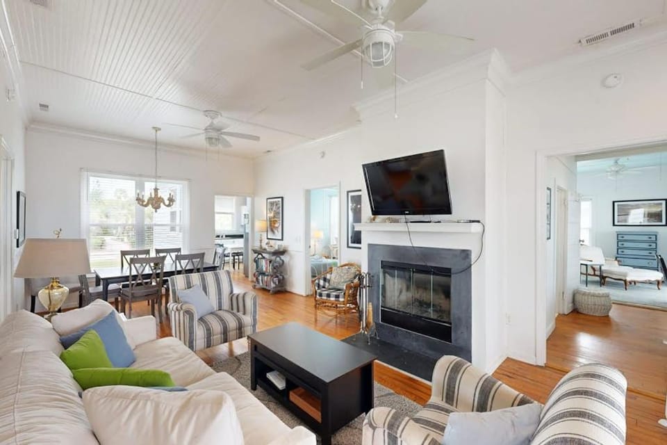 Myra's Cottage House in Edisto Beach