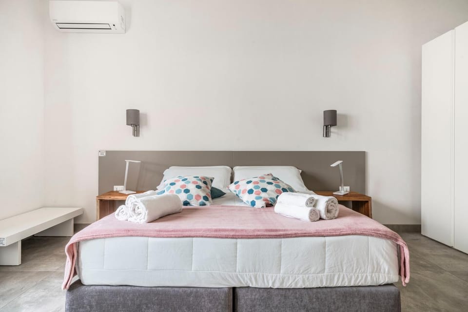 Bed, Decorative detail, Bedroom, wardrobe