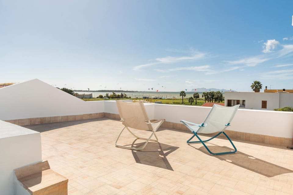 Solarium, Balcony/Terrace, Beach, Landmark view, Sea view, Sports, Sports, Location