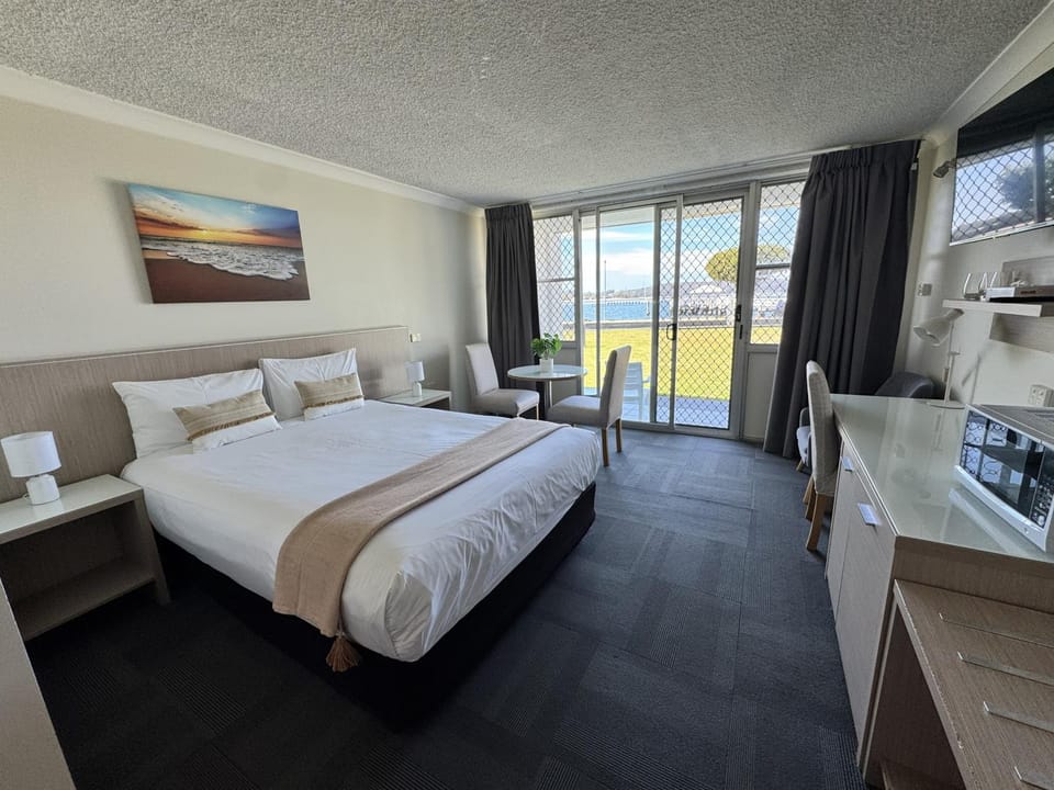 Zorba Waterfront Motel Motel in Batemans Bay