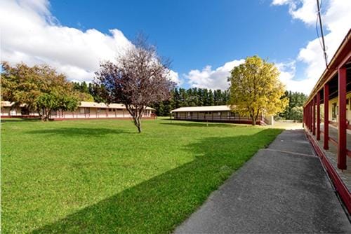 The Station Hotel Campground/ 
RV Resort in Jindabyne