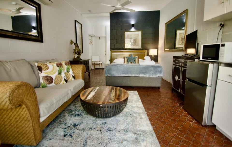 Hideaway Noosa Men Only Beach Resort Resort in Peregian Beach
