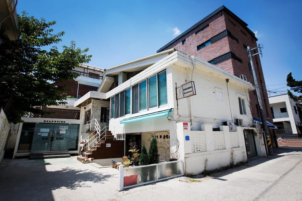 Facade/entrance