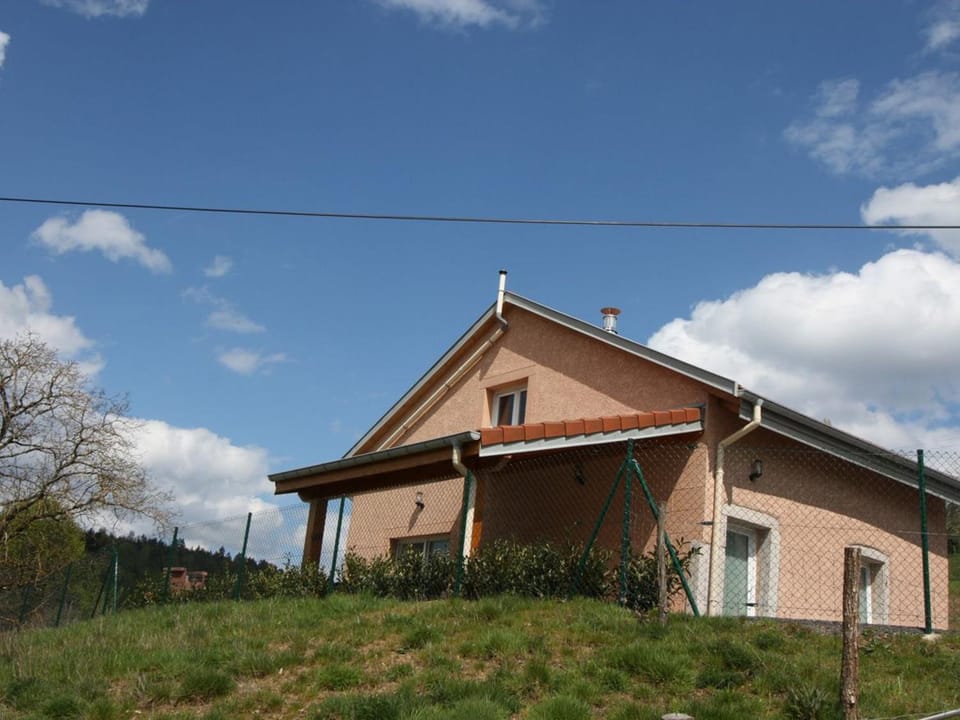 Gîte pour 4 avec terrasse couverte, parking privé et animaux acceptés - FR-1-589-367 House in Vosges