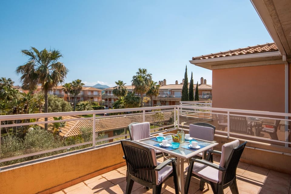 Balcony/Terrace, Area and facilities