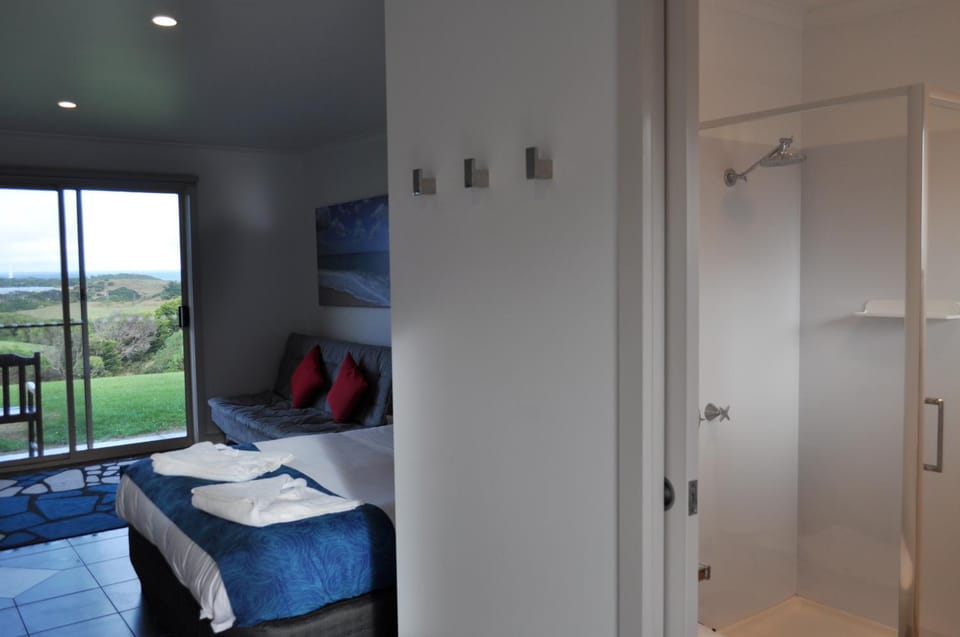 Shower, Bed, Photo of the whole room