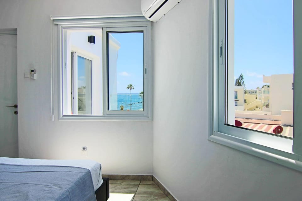 Nearby landmark, Bed, View (from property/room), Bedroom, Sea view