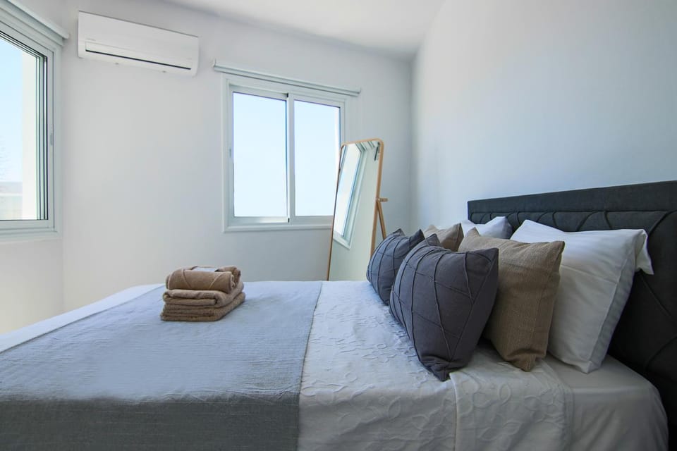 Bed, View (from property/room), Photo of the whole room, Bedroom