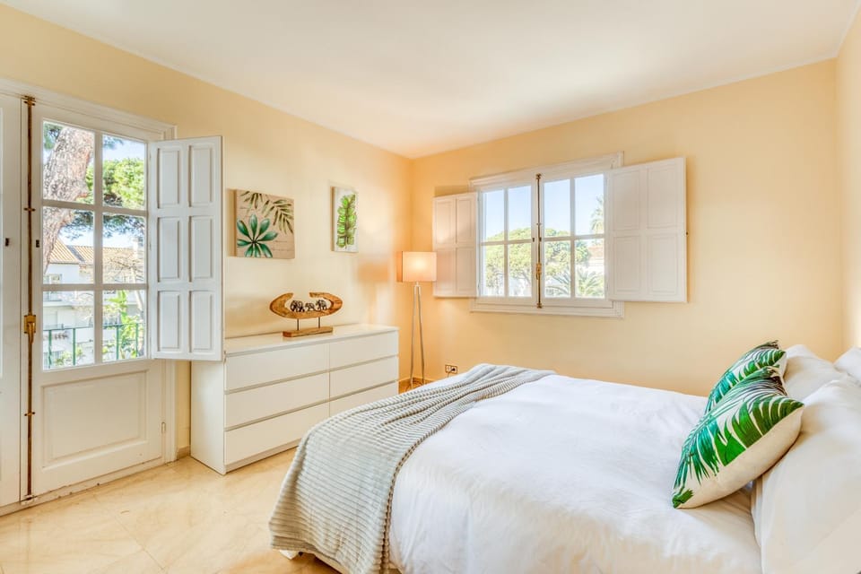 View (from property/room), Bedroom, Garden view