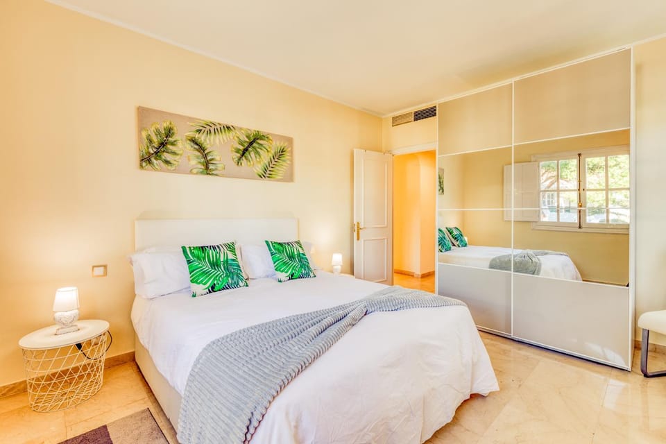 View (from property/room), Bedroom, wardrobe