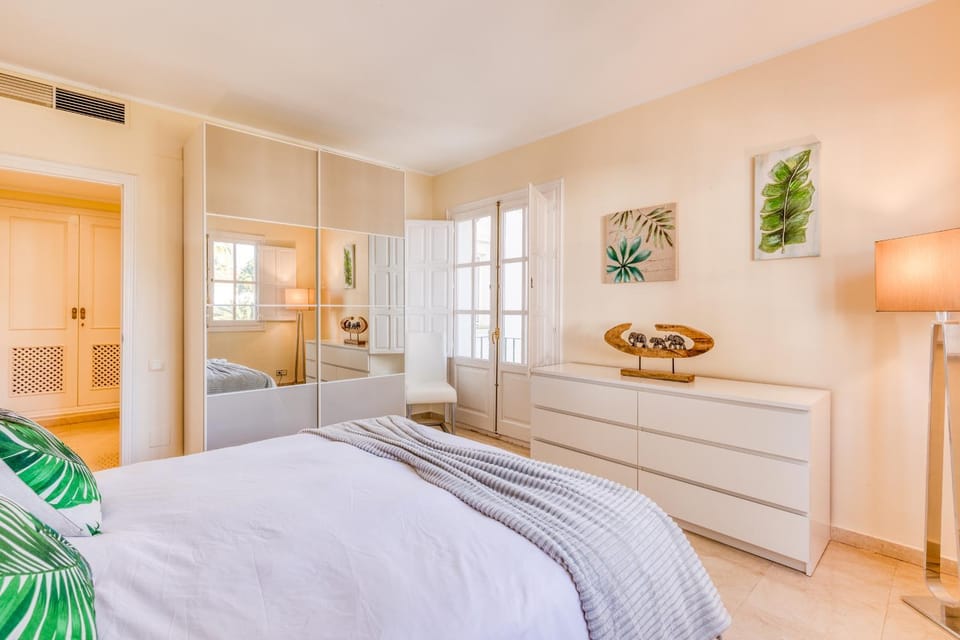 Bed, View (from property/room), Photo of the whole room, Bedroom, wardrobe