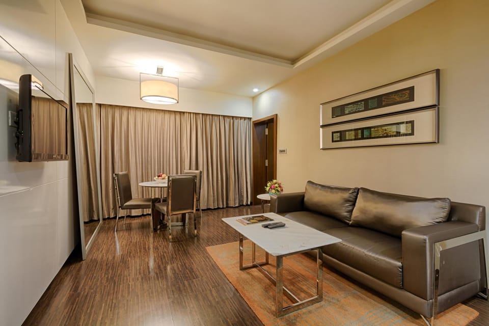 Living room, Seating area, Dining area