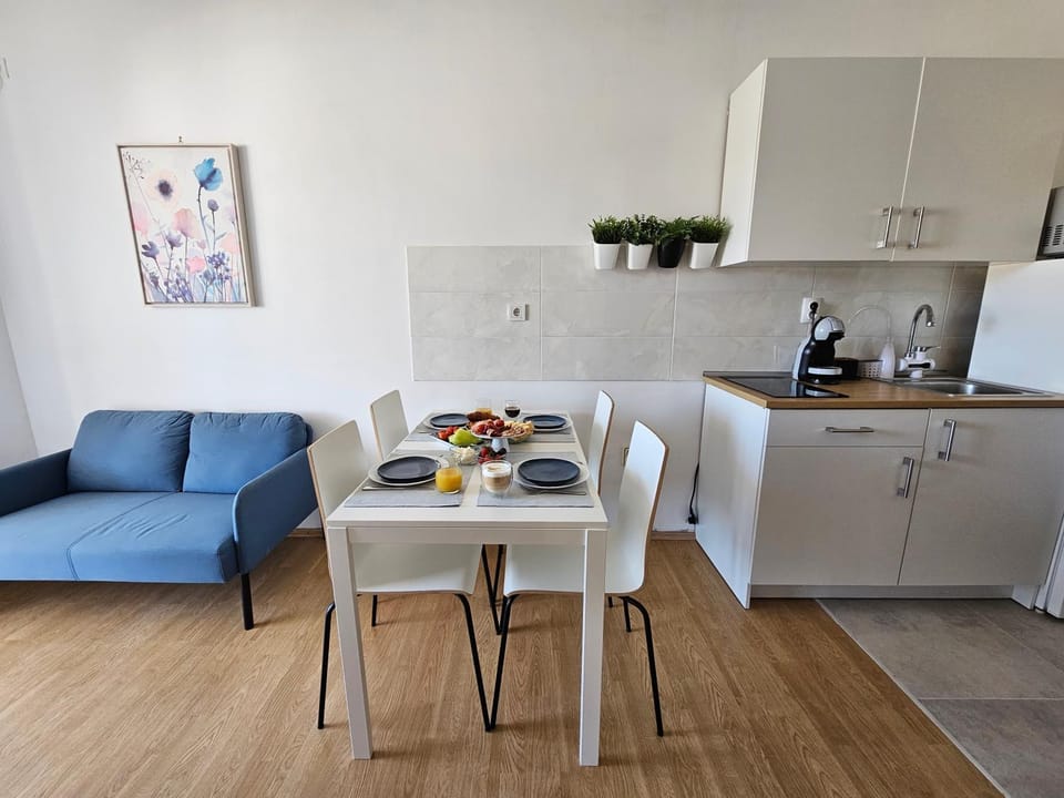 Coffee/tea facilities, Kitchen or kitchenette