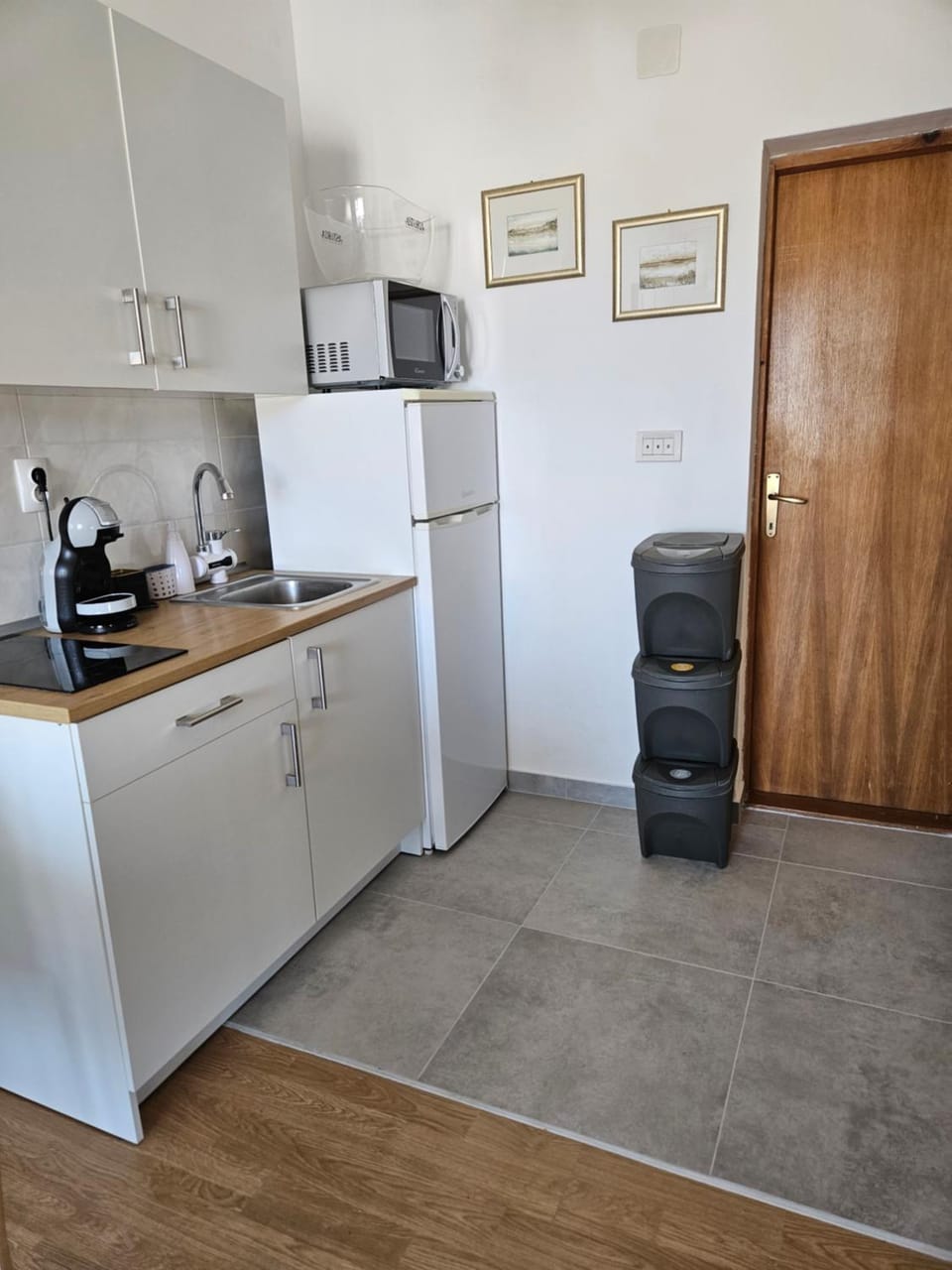 Coffee/tea facilities, Kitchen or kitchenette, minibar, stove