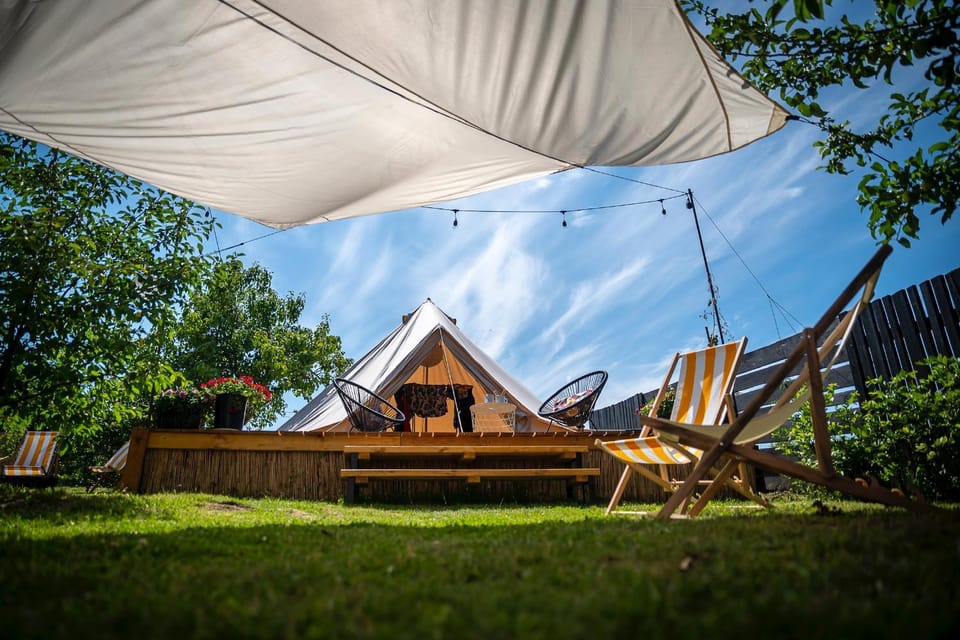 Pokoje u Basi Glamping Mikołajki Bed and Breakfast in Poland