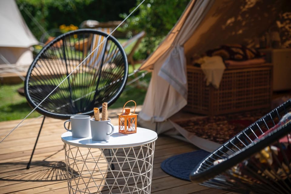 Pokoje u Basi Glamping Mikołajki Bed and Breakfast in Poland