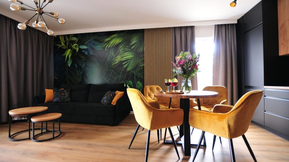 Living room, Seating area, Dining area