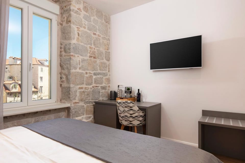 TV and multimedia, Seating area, City view
