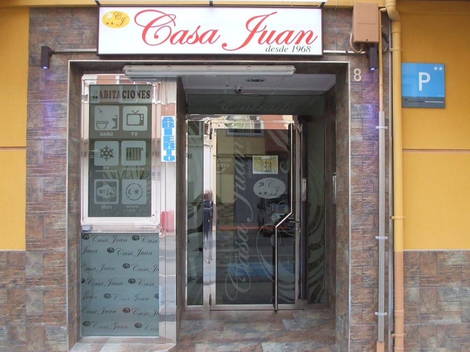Facade/entrance