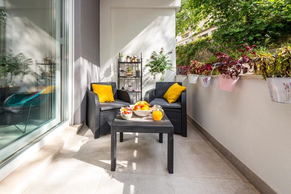 Balcony/Terrace, Food