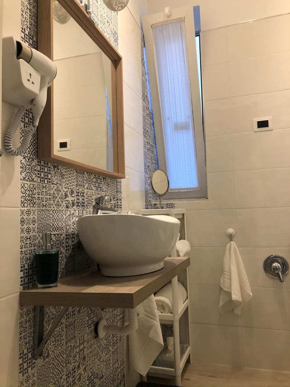 Shower, Bathroom, heating, towels