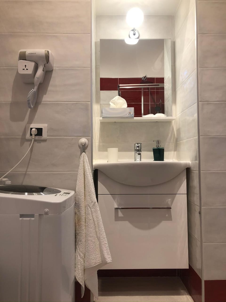 Shower, Bathroom, towels, washing machine
