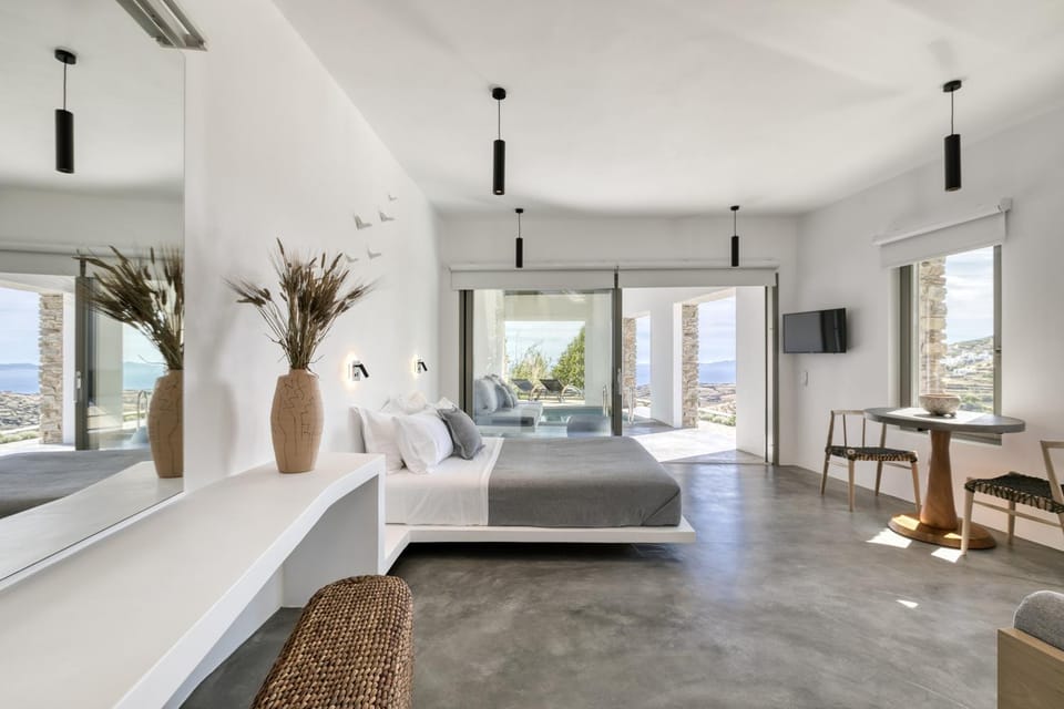 Bed, TV and multimedia, Decorative detail, Bedroom, Pool view, Swimming pool