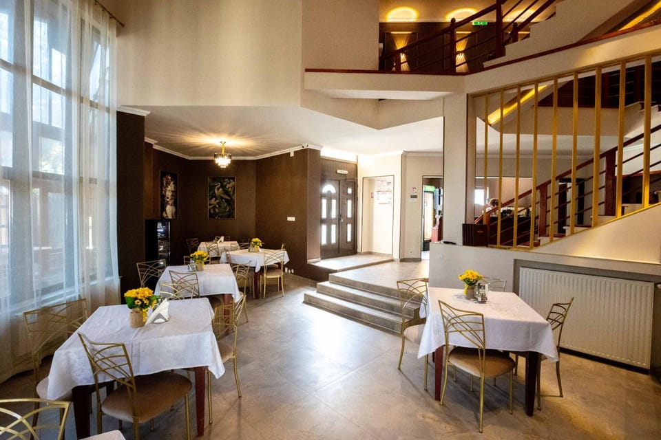 Restaurant/places to eat, Dining area