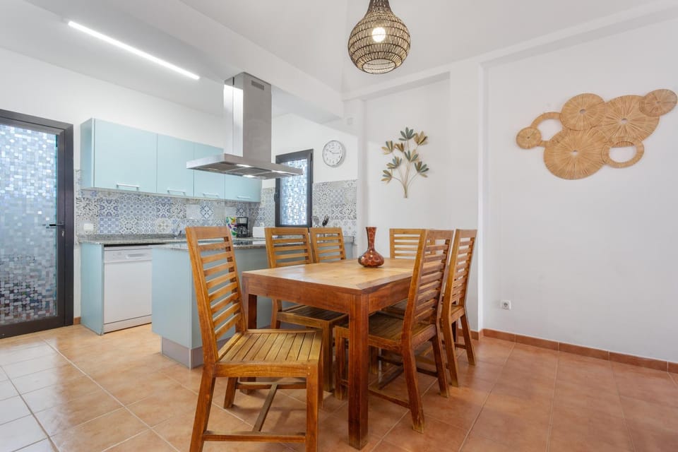 Property building, Kitchen or kitchenette, Living room
